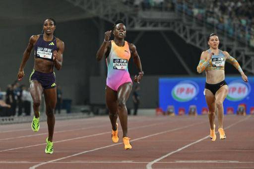 Dos Santos vuelve a derrotar a Warholm; Jackson y Russell brillan en Xiamen