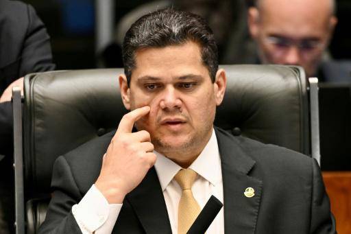 El Congreso brasileño habilita reducir la pena de Bolsonaro, una nueva derrota a Lula