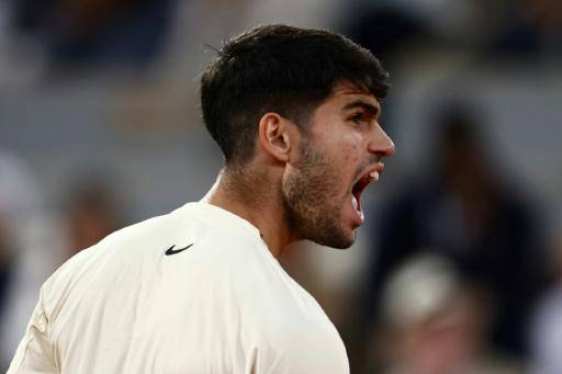 Alcaraz remonta a Musetti y espera a Djokovic o Sinner en la final de Roland Garros