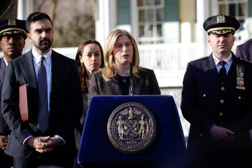 Acusan de terrorismo a dos detenidos por el lanzamiento de un explosivo en una protesta en Nueva York