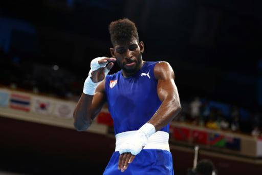 El campeón olímpico cubano Andy Cruz gana su primer combate profesional