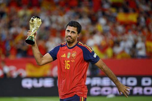 España sigue imparable después del Mundial, Inglaterra remonta el vuelo