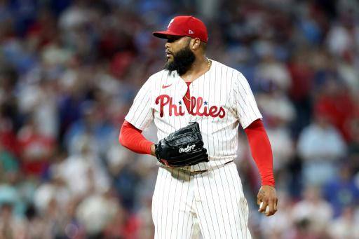 Alvarado, lanzador de los Filis, se disculpa por la sanción por dopaje