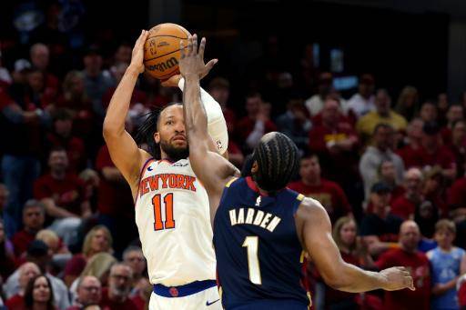 Los Knicks asaltan Cleveland y ponen pie y medio en las Finales de NBA
