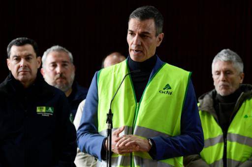 El jefe de gobierno español promete absoluta transparencia sobre las causas del accidente ferroviario