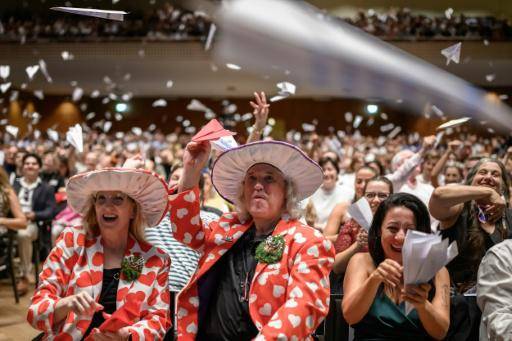 Estudio brasileño que pisotea serpientes y urinarios antifugas ganan los anti-Nobel de 2026