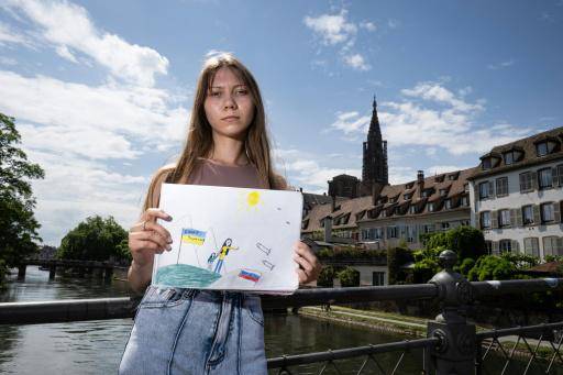 Prisión, separación y exilio: padre e hija rusos marcados por un dibujo antiguerra