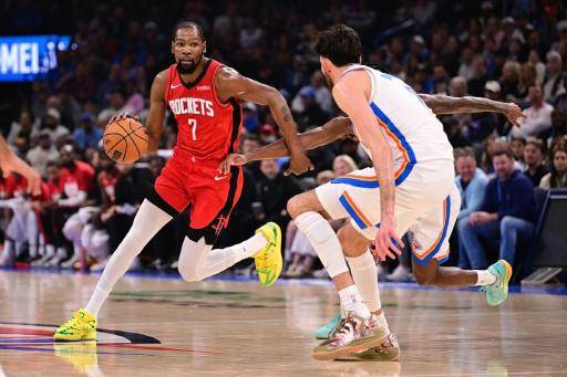 Kevin Durant, de los Houston Rockets, ataca durante el partido ante los Oklahoma City Thunder el 7 de febrero de 2026
