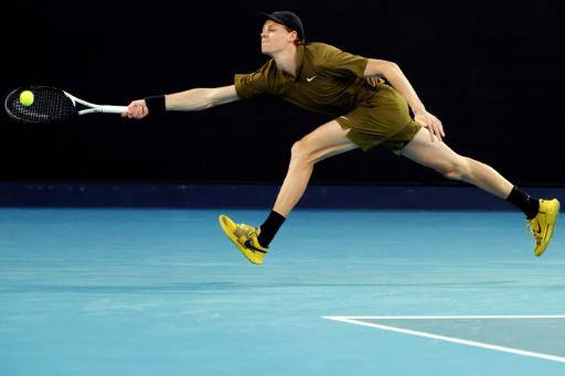 Djokovic y Sinner muestran credenciales en Australia, favoritas avanzan en cuadro femenino