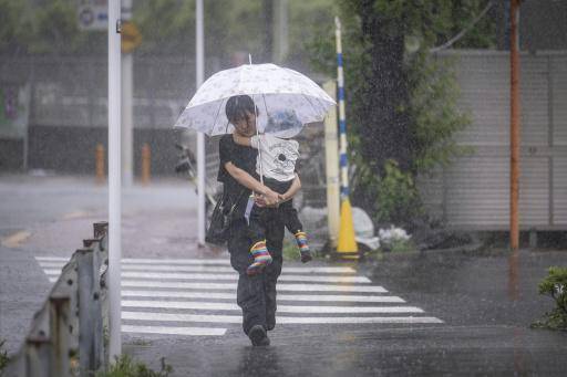 Una tormenta avanza hacia Tokio entre advertencias de inundaciones