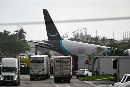 Cinco muertos en el accidente de un avión de carga que se salió de la pista en Miami
