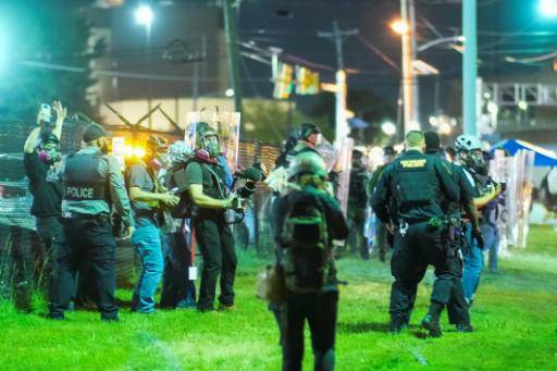 Nueva Jersey demanda al operador de un centro de detención de migrantes sacudido por protestas