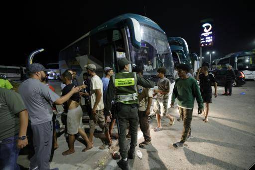 España refuerza su frontera con Marruecos en Ceuta y dice que la situación es casi normal