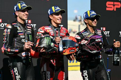 Márquez arrasa en el esprint y supera a Bezzecchi y Martín