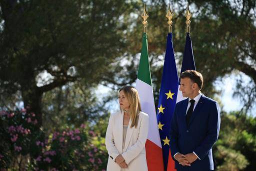 Francia e Italia quieren establecer una coalición multinacional para sustituir fuerza de la ONU