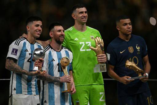 Lionel Messi recibe el Balón de Oro del Mundial de Catar-2022