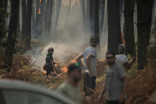 El megaincendio en el suroeste de Francia permanece estable