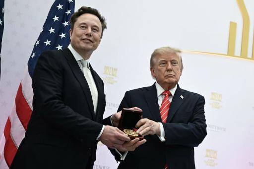 Demócratas piden transparencia en el uso de la IA para decisiones políticas de Trump