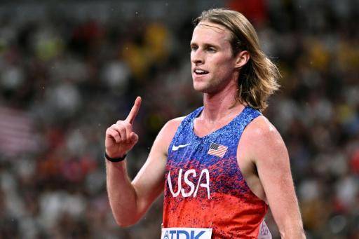 Estadounidenses Hocker y Tinch dominan los Millrose Games de atletismo