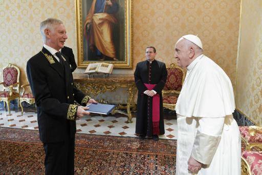 El papa habla de la situación en Ucrania con el nuevo embajador ruso en el Vaticano