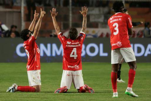 Cienciano hace historia en la Copa Sudamericana al golear a Botafogo; Neymar lidera al Santos