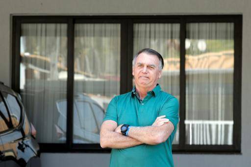 Bolsonaro mejora de su neumonía, pero sin alta prevista del hospital