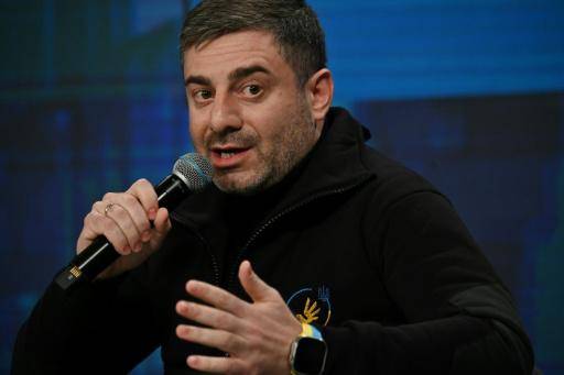 El mediador ucraniano para los derechos humanos, Dmytro Lubinets, habla durante un foro el 25 de febrero de 2024 en Kiev