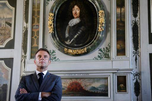 Francia extiende la alfombra roja a Carlos III en su primera visita como rey