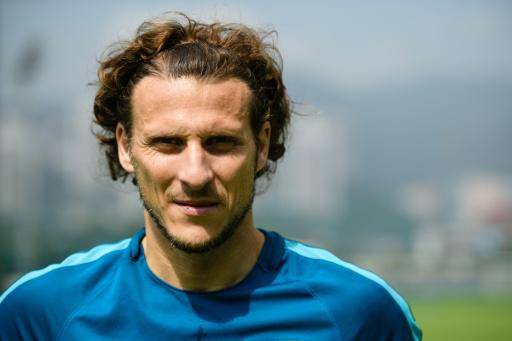 Uruguay anuncia a Diego Forlán como DT tras la salida de Bielsa