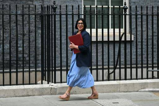 Cinco personas detenidas tras actos de violencia contra migrantes en Inglaterra