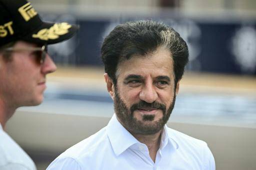El presidente de la FIA, Mohammed Ben Sulayem, camina cerca de la pista al final del esprint del Gran Premio de Estados Unidos de Fórmula 1 en el Circuito de las Américas, en Austin, Texas, el 18 de octubre de 2025