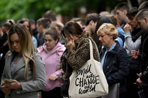 Tristeza y conmoción en Serbia tras la matanza en una escuela