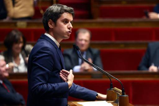 La mentalidad de Francia está cambiando, asegura el primer ministro, abiertamente gay