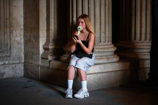 El calor extremo modifica los hábitos en el turístico París