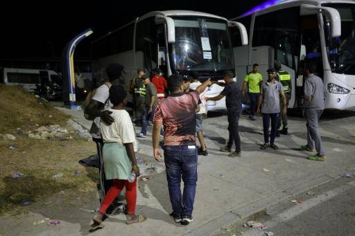 España refuerza su frontera con Marruecos en Ceuta y dice que la situación es casi normal