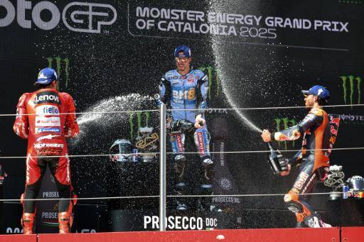 Los Márquez se reparten el botín: Álex gana en Montmeló, Marc se acerca al Mundial