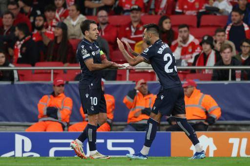 La Real Sociedad domina al Benfica y se coloca líder de su grupo