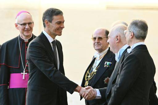 Sánchez reitera su apoyo a Zapatero, investigado judicialmente en España