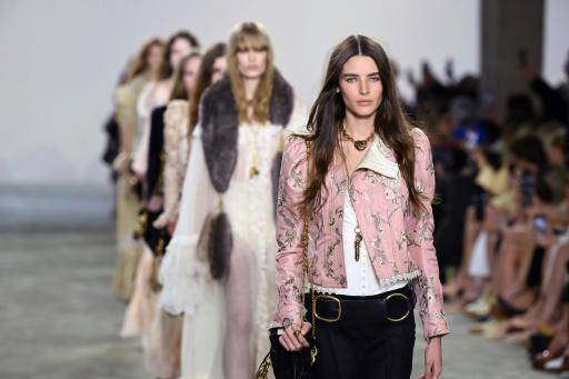 El romanticismo urbano de Chloé en la Semana de la Moda femenina de París