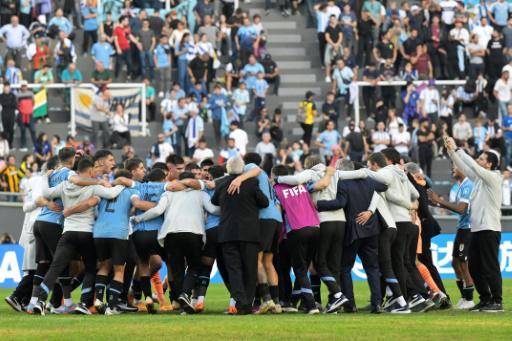 Jugadores de Uruguay celebran en el Mundial Sub-20, el 8 de junio de 2023 en La Plata, Argentina