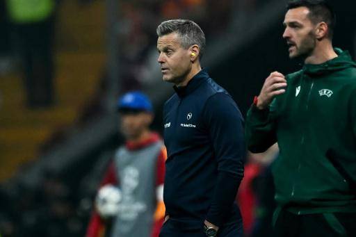 Tapones para los oídos y analgésicos: el ruidoso infierno de los estadios turcos