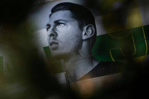 Un mural pintado por el artista Gabriel Griffa en homenaje al fallecido futbolista también argentino Emiliano Sala en Carquefou, en el oeste de Francia, fotografiado el 26 de abril de 2022