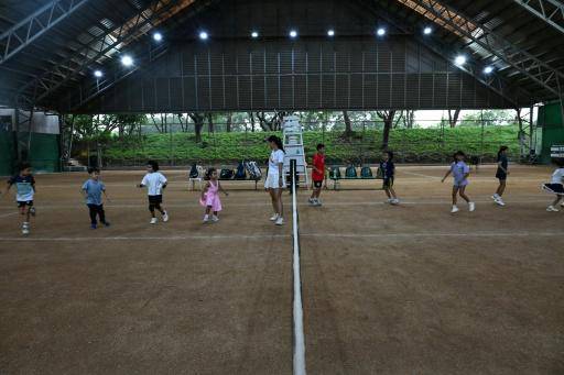 Quiero ser como Eala: la pasión por el tenis se dispara en Filipinas