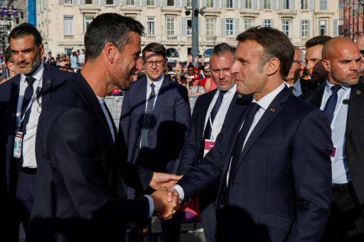 El relevo de la llama llega a París para elevar la fiebre olímpica