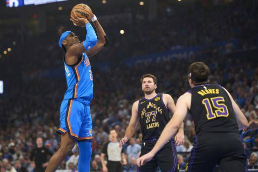 Los Lakers son aplastados por los Thunder y Doncic se retira lesionado