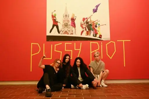 Las activistas políticas rusas Maria Alyojina, Lucy Shtein, Olga Borisova y Diana Burkot, integrantes de Pussy Riot, posan para la foto durante la primera exposición sobre el grupo, el 13 de septiembre de 2023 en el Museo de Arte Moderno Louisiana, en la localidad danesa de Humlebaek, junto a Copenhague