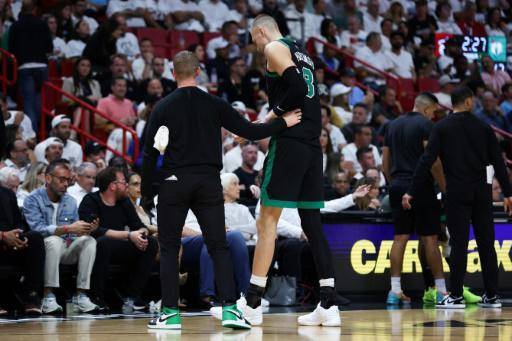 Celtics se avanzan 3-1 frente a Heat pero sufren lesión de Porzingis