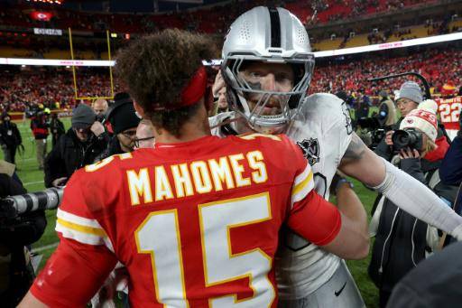 Los Chiefs cortan boleto a playoffs de la NFL con triunfo ante Raiders