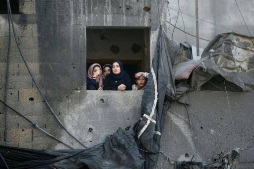 Salen más extranjeros de Gaza y el número de víctimas de los bombardeos sigue aumentando