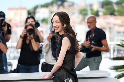 Rebecca Hall y Gael García Bernal desafían la inmortalidad en Cannes